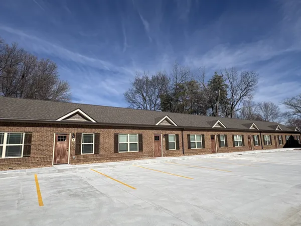 $1,200 | 404 Cedar Lane, Unit 12, Tullahoma, TN 37388