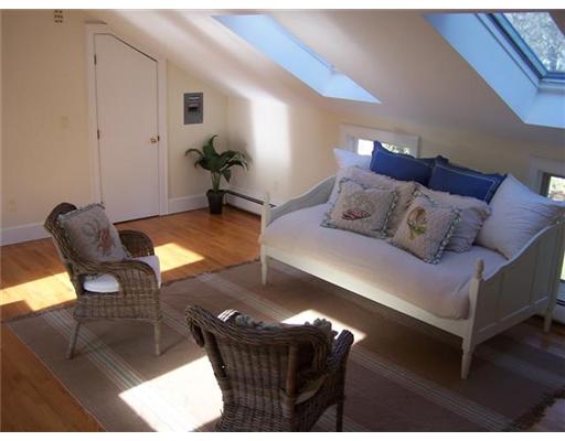 80 Old Beach Road Newport, RI 02840 - Photo 14 of 20 Den/Family/Great Room.