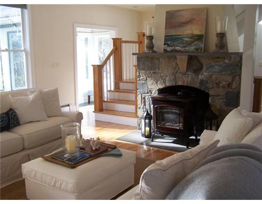 80 Old Beach Road Newport, RI 02840 - Photo 3 of 20 Living Room.