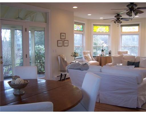 80 Old Beach Road Newport, RI 02840 - Photo 6 of 20 Dining Area.