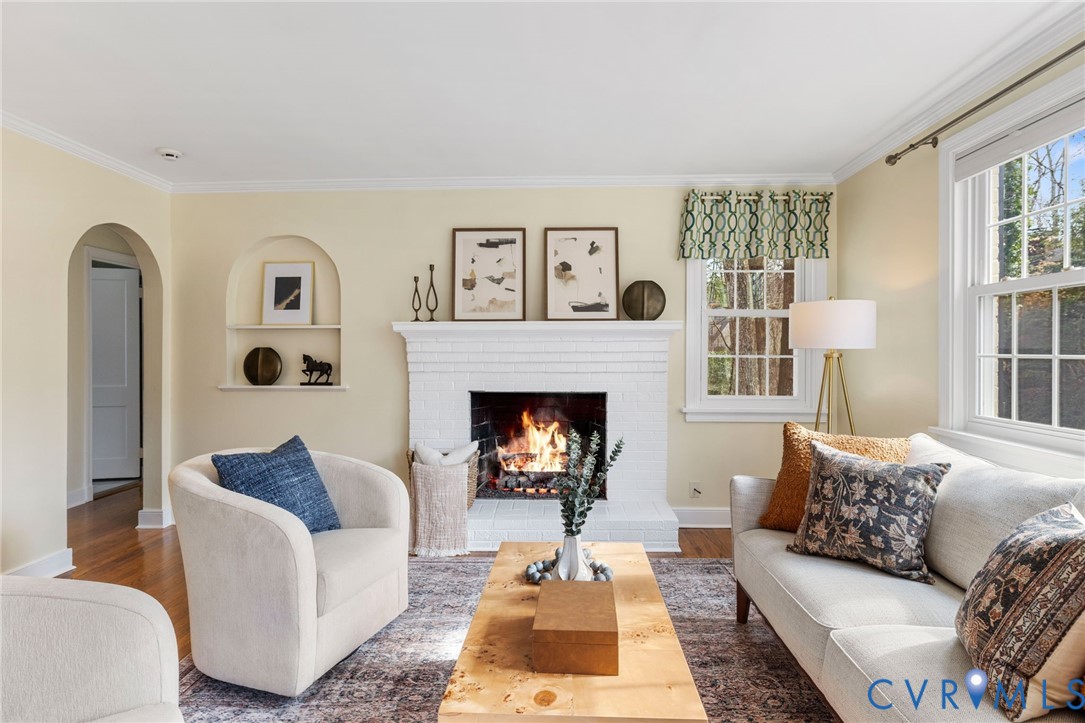 8678 Fieldcrest Road Richmond, VA 23235 - Photo 5 of 52 Front South facing LR is bathed in sunlight.