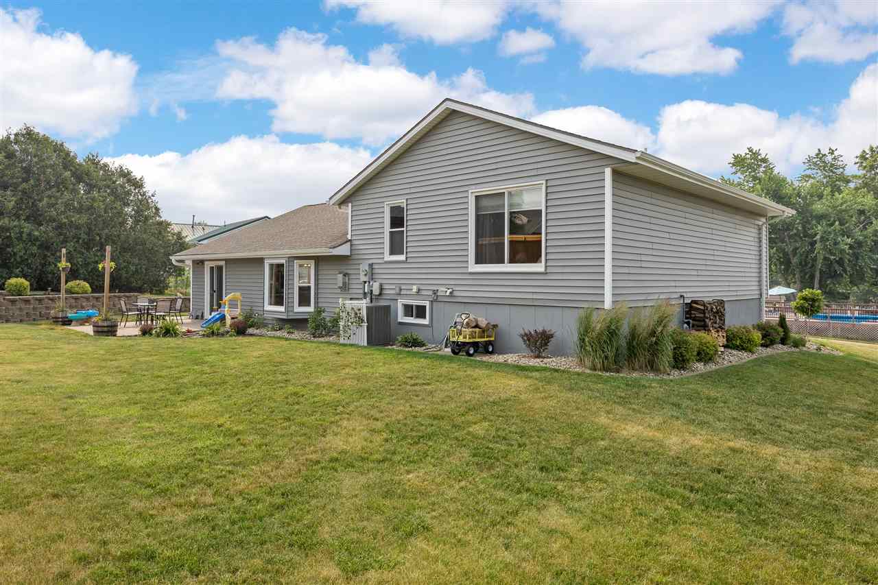 1915 Highland Road Ely, IA 52227 - Photo 25 of 34 Gallery Image 25