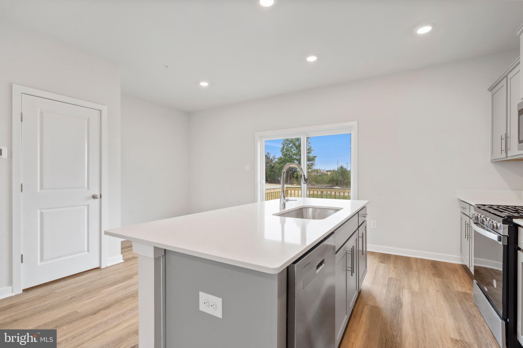 7520 Silver Thread Way Brandywine, MD 20613 - Photo 10 of 32 a living room with stainless steel appliances granite countertop a sink and a wooden floor