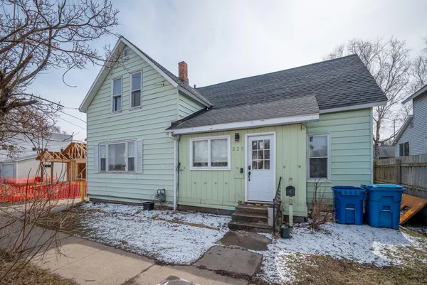 $124,900 | 235 5th Street, Manistee, MI 49660