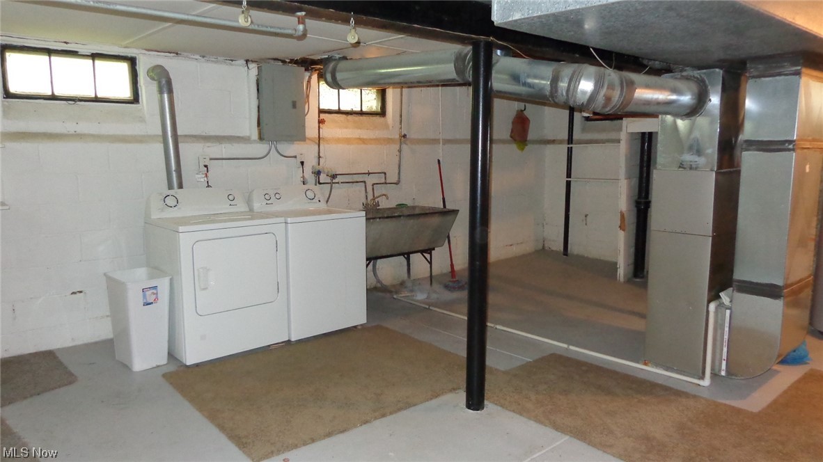 4518 Laurel Road Cleveland, OH 44121 - Photo 11 of 16 Washer and dryer in lower level