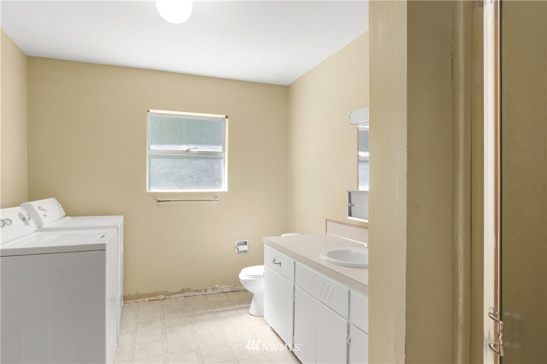 2209 Harrington Place Northeast Renton, WA 98056 - Photo 12 of 16