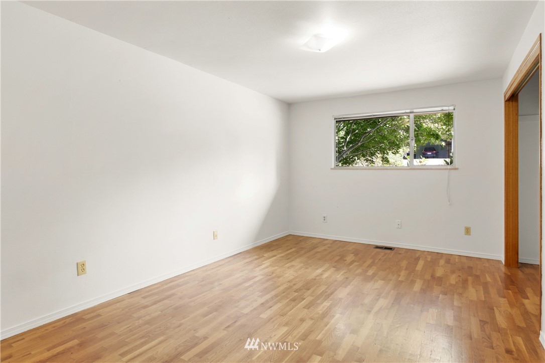 2209 Harrington Place Northeast Renton, WA 98056 - Photo 4 of 16