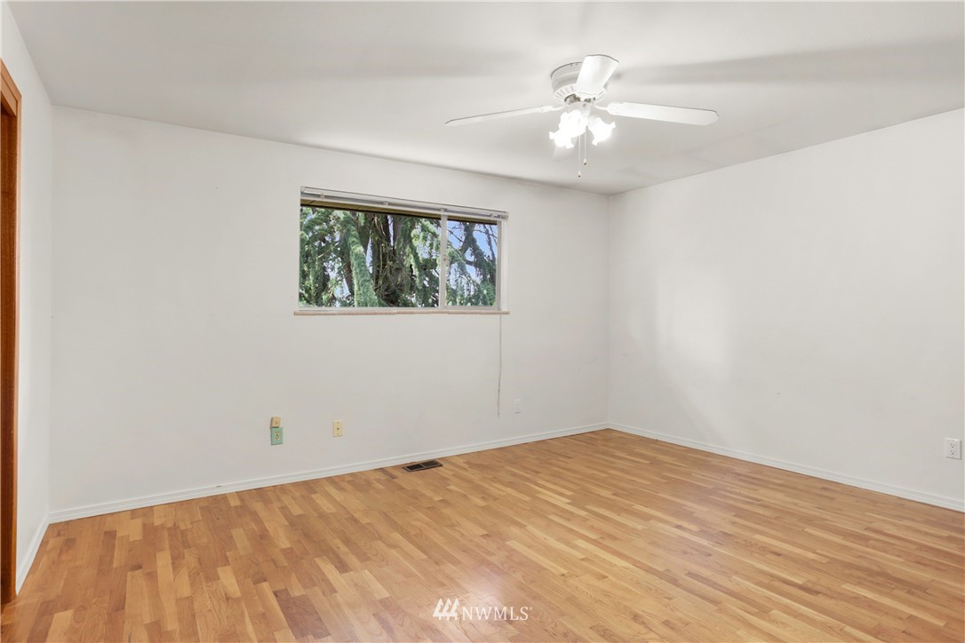 2209 Harrington Place Northeast Renton, WA 98056 - Photo 5 of 16