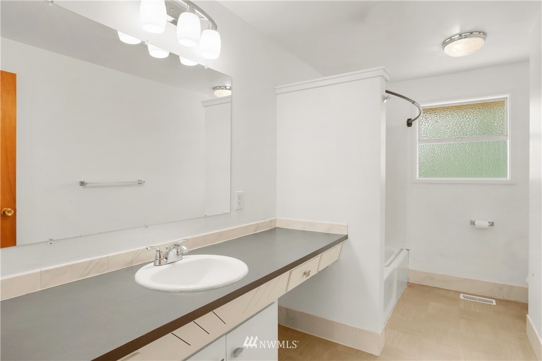 2209 Harrington Place Northeast Renton, WA 98056 - Photo 6 of 16