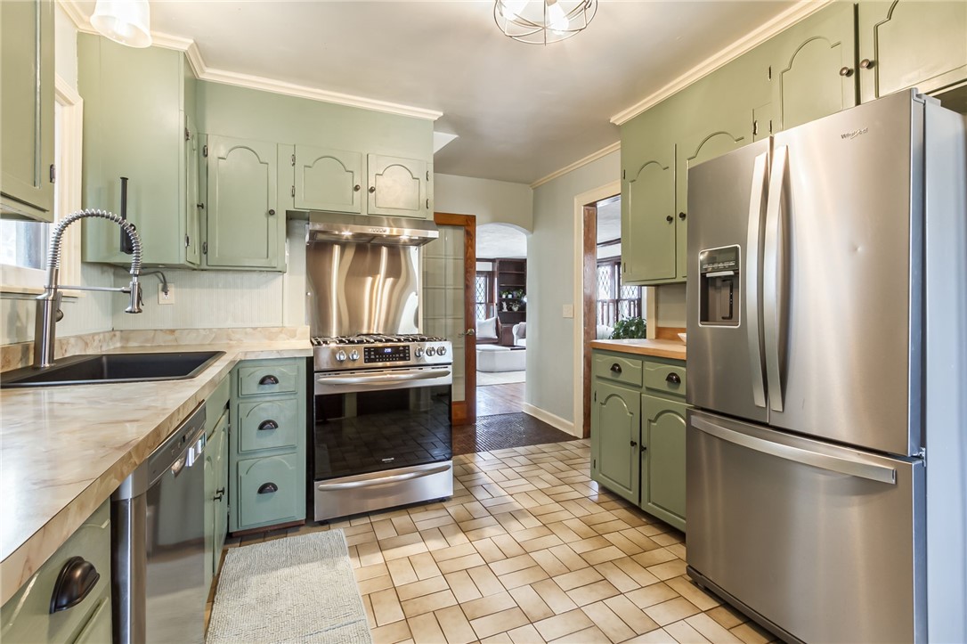 706 Madison Street East Rochester, NY 14445 - Photo 11 of 24 Gallery Image 11