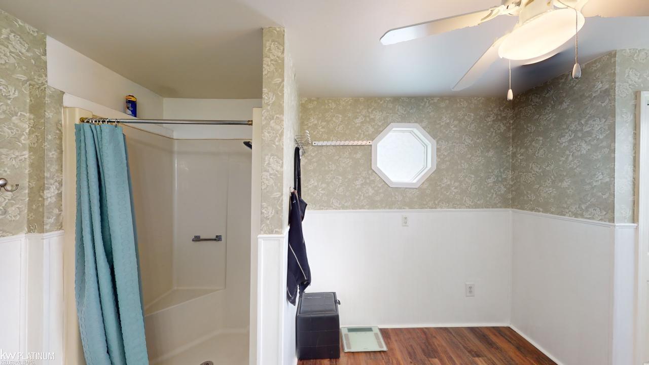 1460 Hampton Road Mount Clemens, MI 48043 - Photo 22 of 32 50137778-db8707e9-6073-4f8c-bd69-e9a5b2f69bd6.JPG