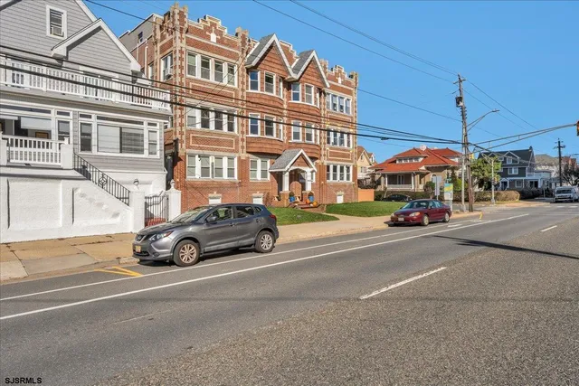 a car parked in front of a building