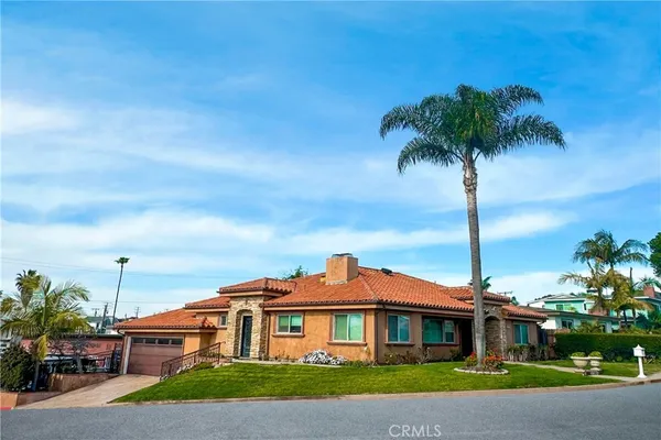 $8,000 | 401 Holmwood Drive, Newport Beach, CA 92663