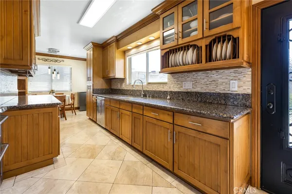 $8,000 | 401 Holmwood Drive, Newport Beach, CA 92663