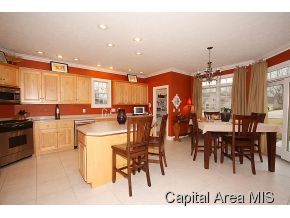 4391 Tottenham Court Springfield, IL 62711 - Photo 7 of 23