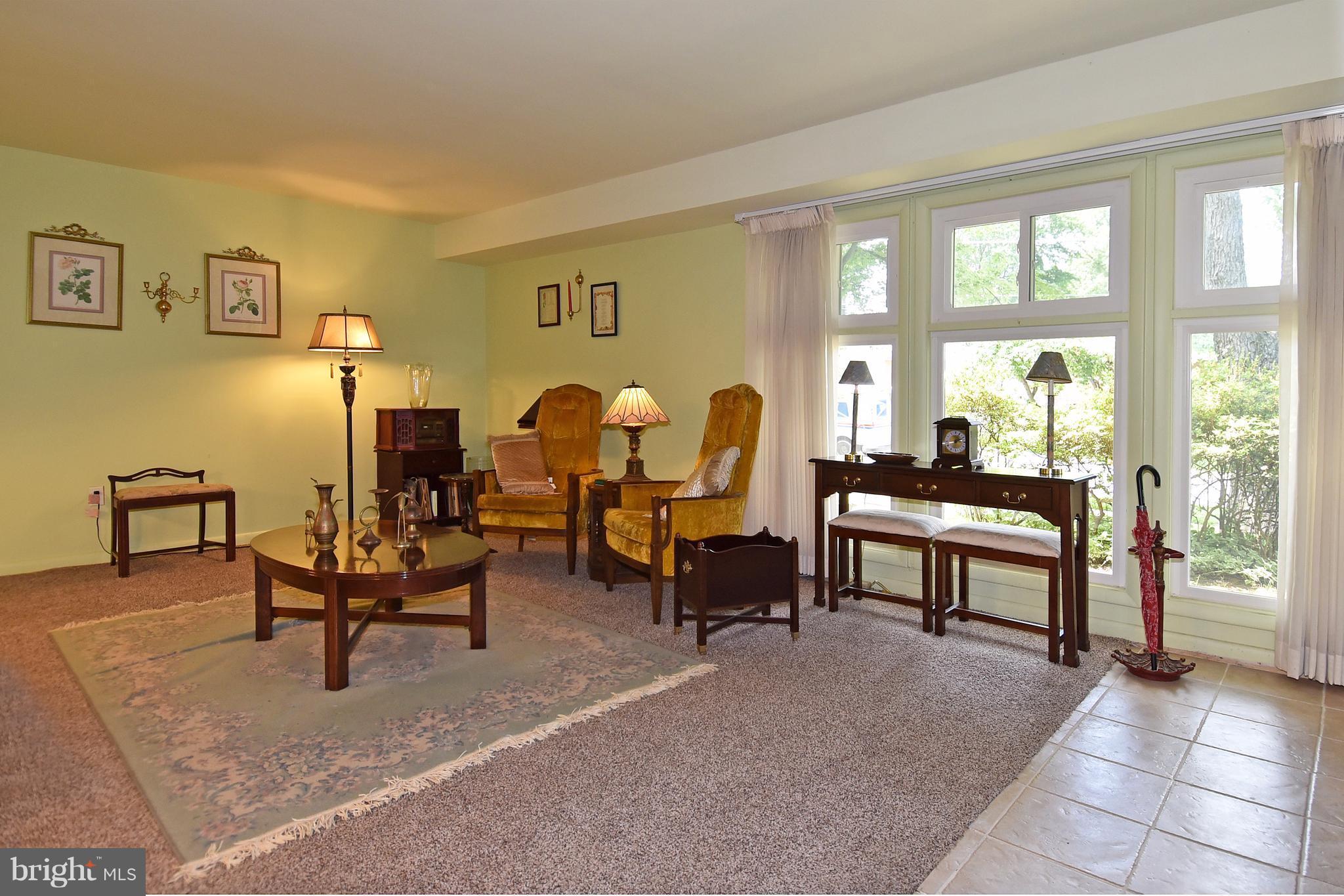 828 Hyde Road Silver Spring, MD 20902 - Photo 2 of 30 Living Room