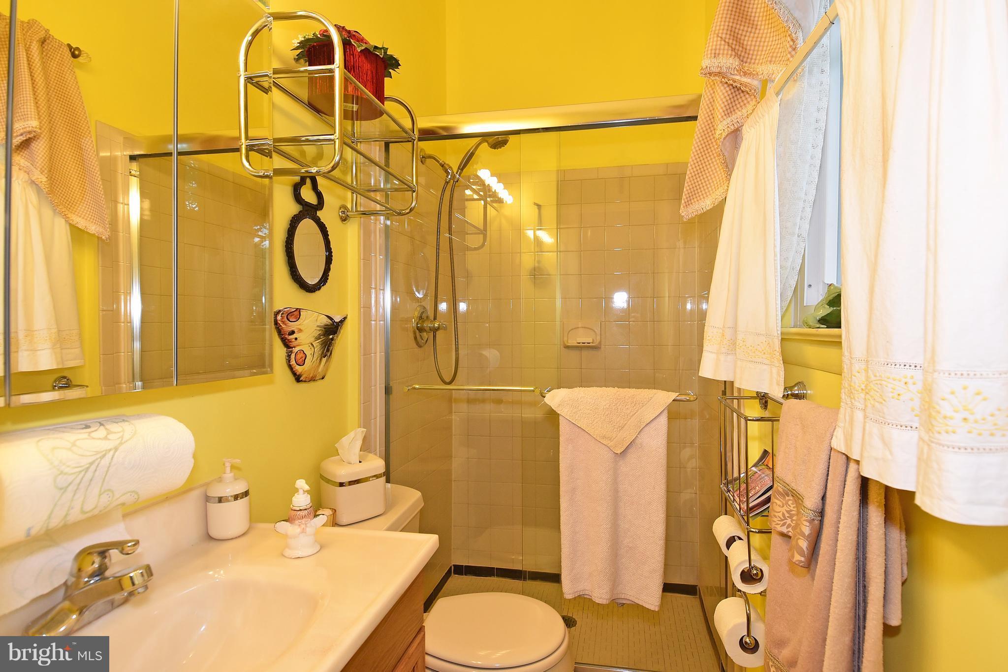 828 Hyde Road Silver Spring, MD 20902 - Photo 18 of 30 Bath