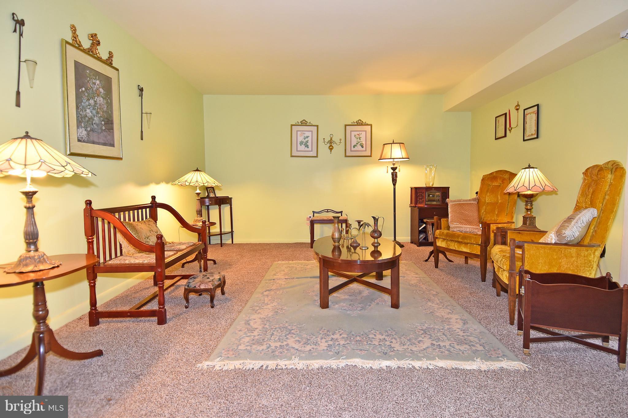 828 Hyde Road Silver Spring, MD 20902 - Photo 3 of 30 Living Room