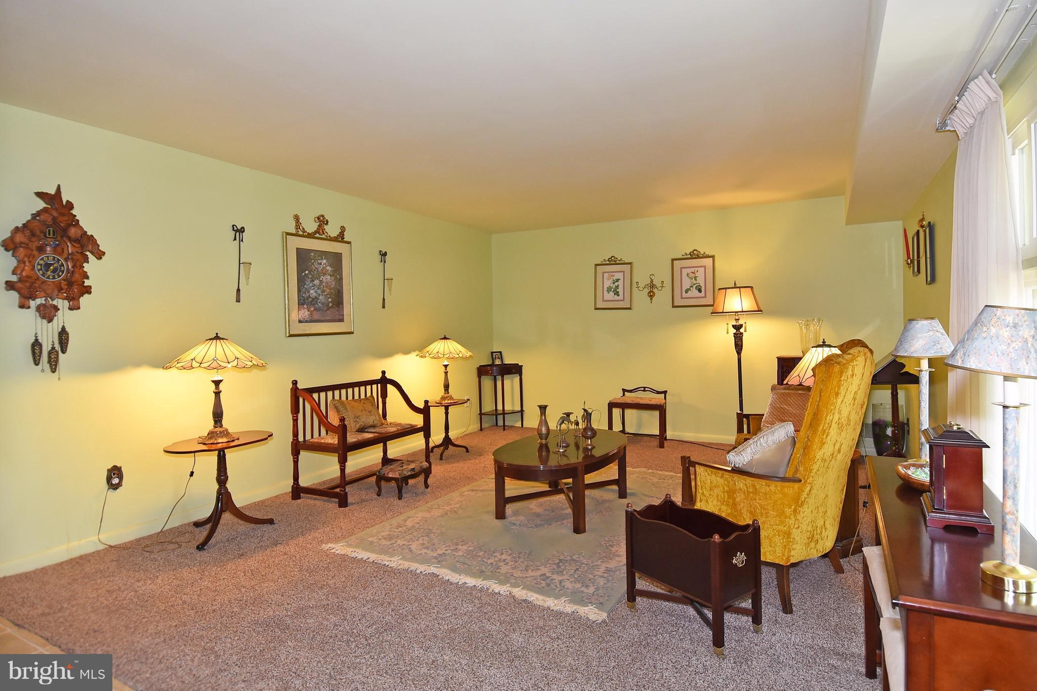828 Hyde Road Silver Spring, MD 20902 - Photo 4 of 30 Living Room