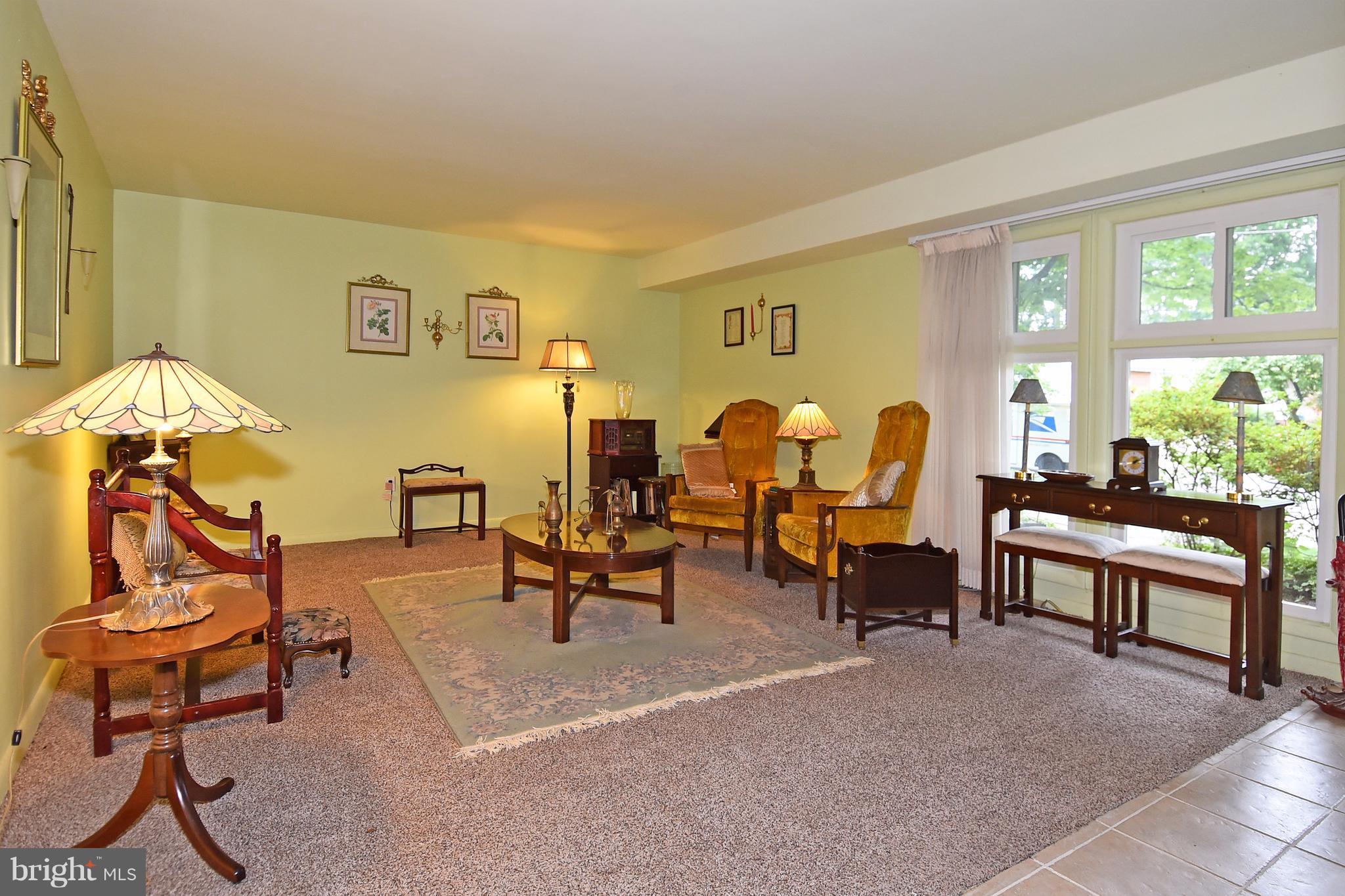 828 Hyde Road Silver Spring, MD 20902 - Photo 5 of 30 Living Room