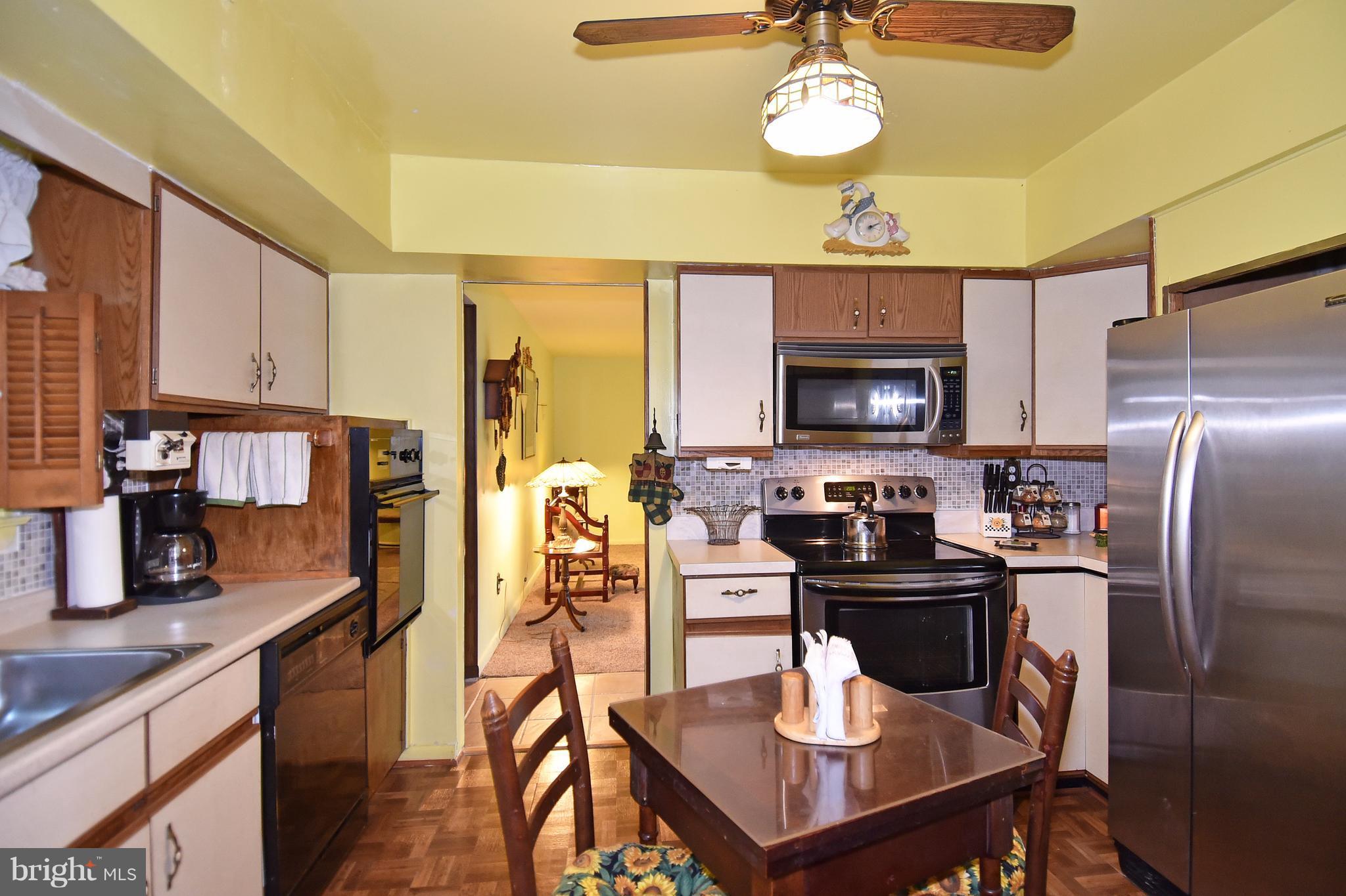 828 Hyde Road Silver Spring, MD 20902 - Photo 6 of 30 Table Space Kitchen