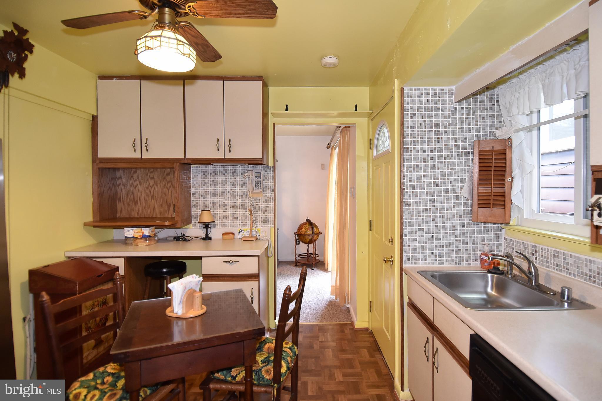 828 Hyde Road Silver Spring, MD 20902 - Photo 7 of 30 Table Space Kitchen