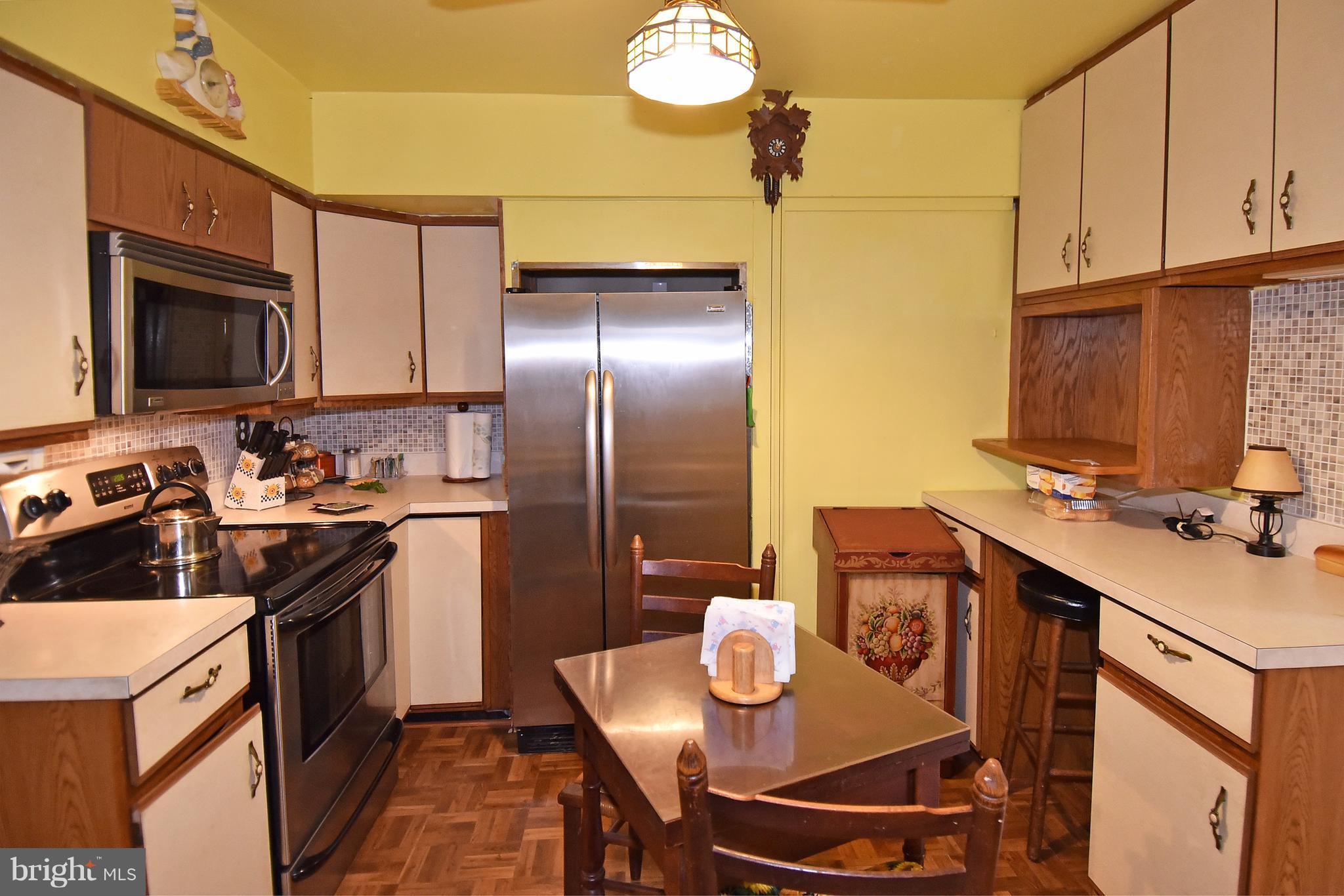 828 Hyde Road Silver Spring, MD 20902 - Photo 8 of 30 Table Space Kitchen