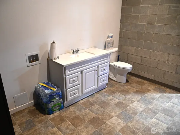 $3,500 | 163 Reagan Lane, Unit 4 & 5, Eatonville, WA 98328