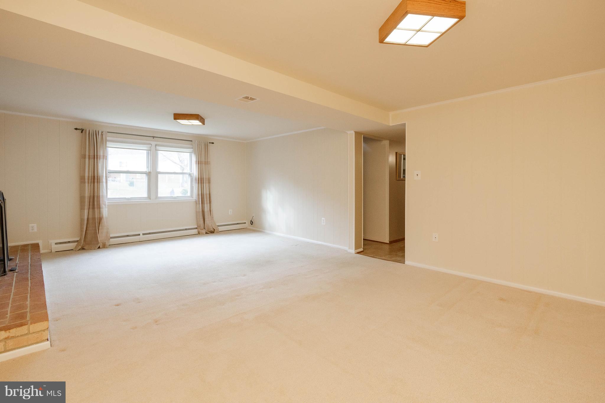 13403 Delaney Road Woodbridge, VA 22193 - Photo 22 of 40 Living Room