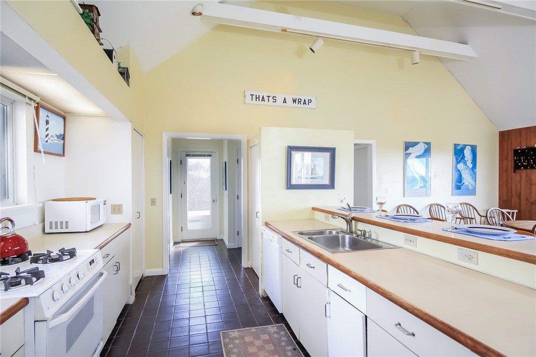 1181 Corn Neck Road Block Island, RI 02807 - Photo 14 of 33