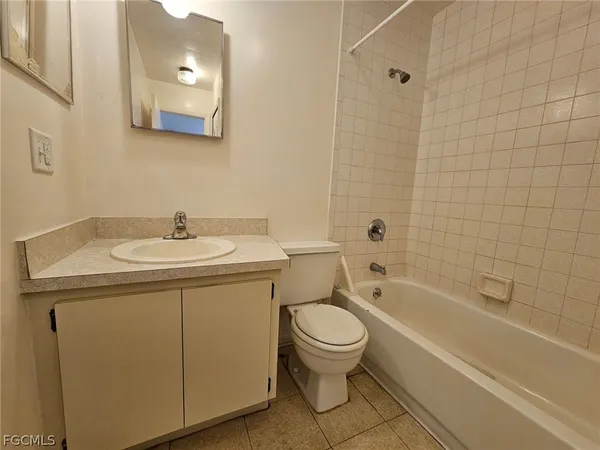 $1,195 | 120 Trafalgar Parkway, Unit 3, Cape Coral, FL 33991