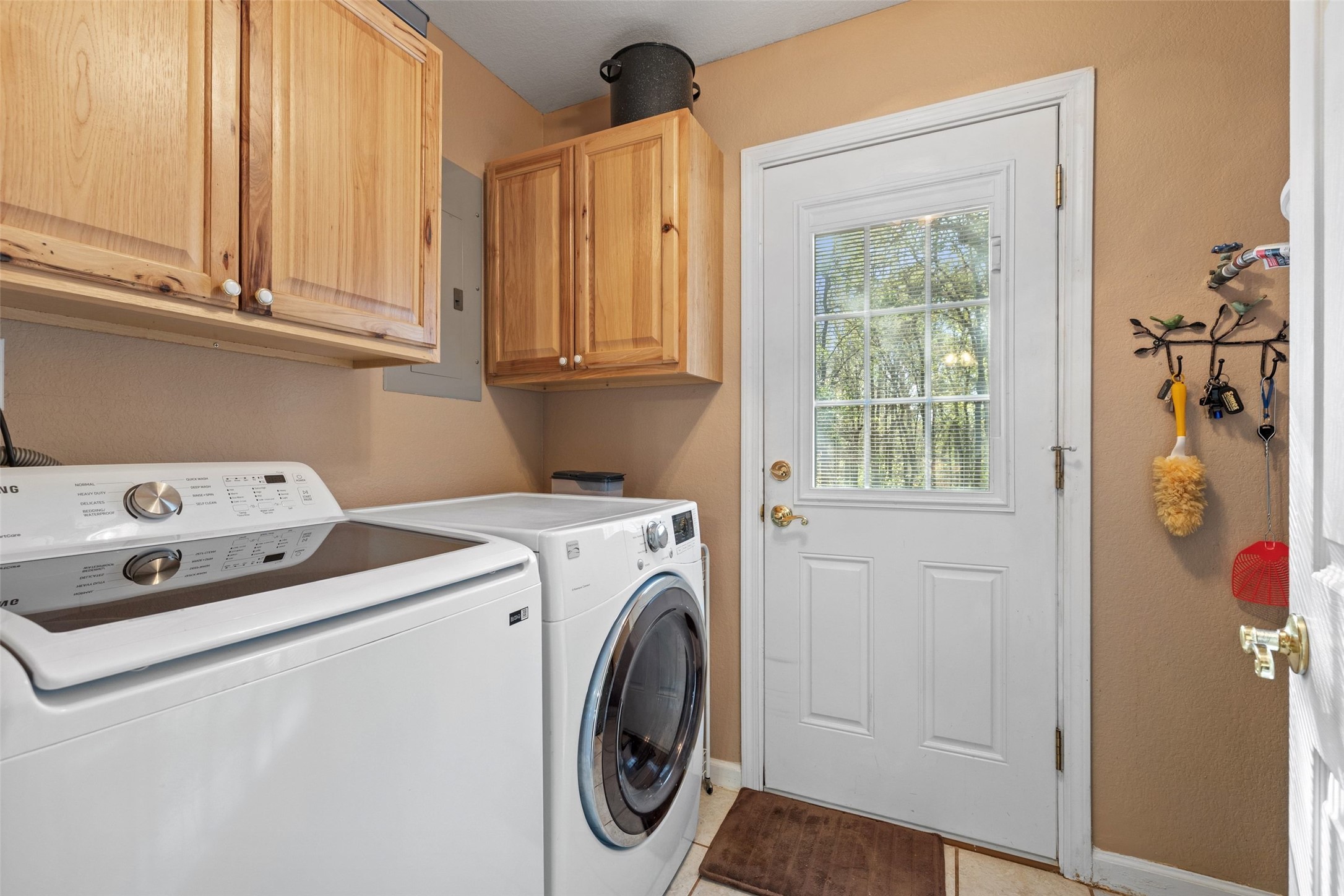 399 Upper Elgin River Road Elgin, TX 78621 - Photo 25 of 39 Laundry area featuring cabinet space, independent washer and dryer, and electric panel