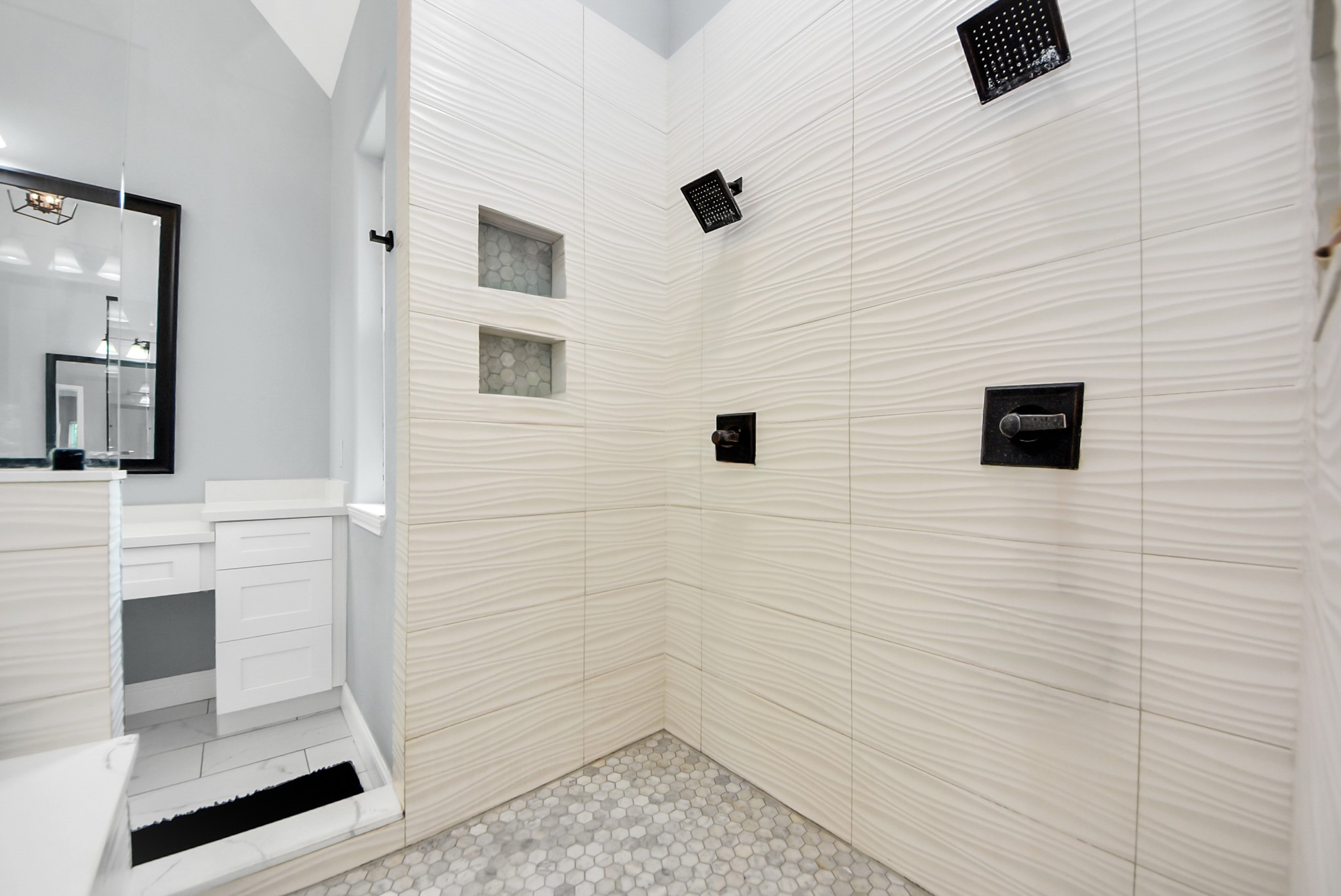 16626 Hamill Drive Rosharon, TX 77583 - Photo 21 of 42 DOUBLE STAND-UP SHOWER W/ BENCH