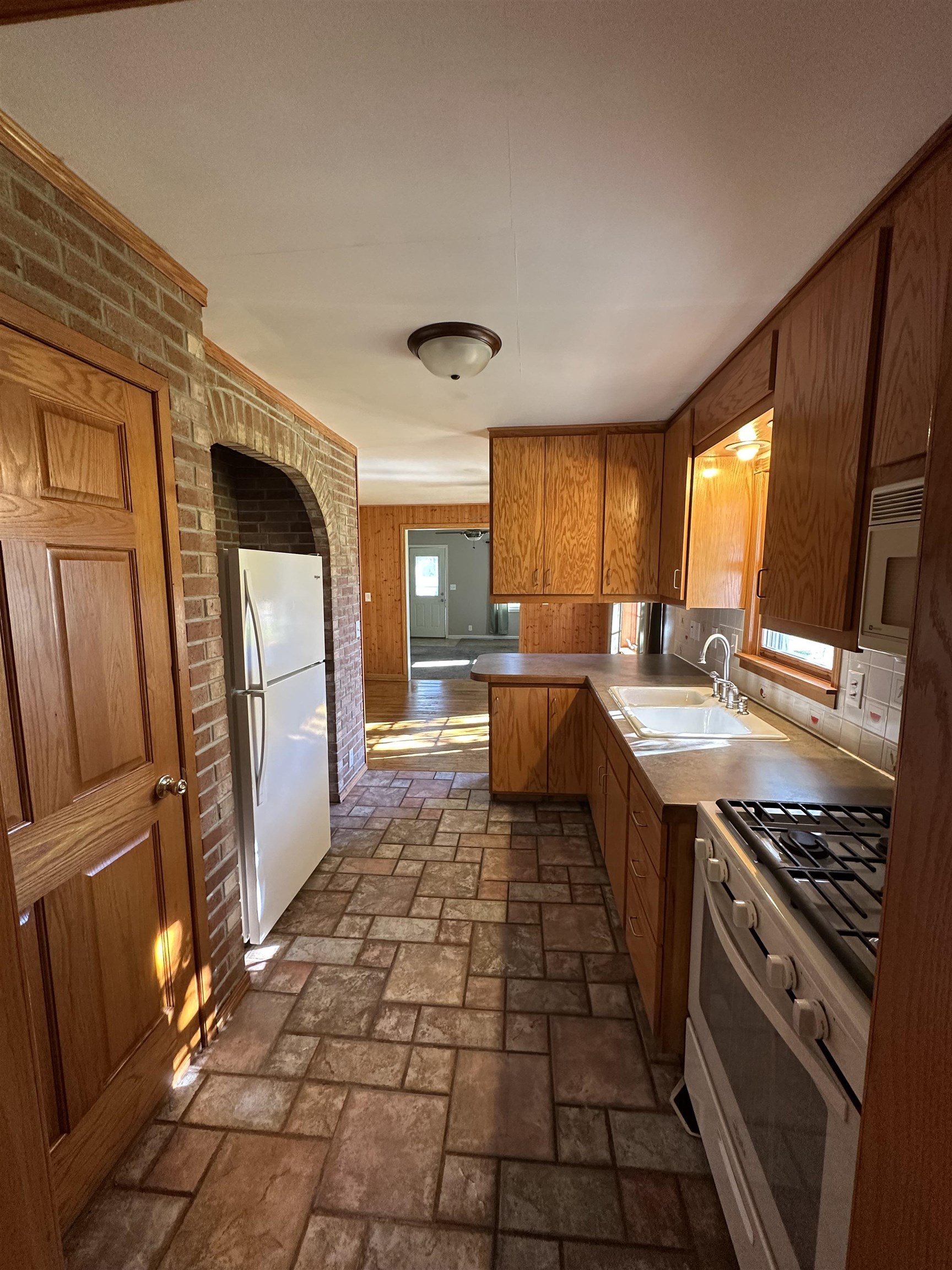 407 Harvard Street Bay City, MI 48708 - Photo 5 of 25 Gallery Image 5