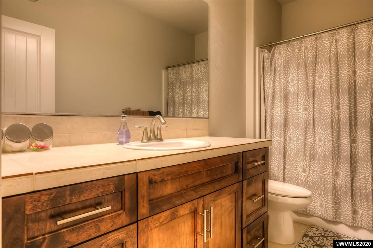 357 Summit View Avenue Southeast Salem, OR 97306 - Photo 29 of 40