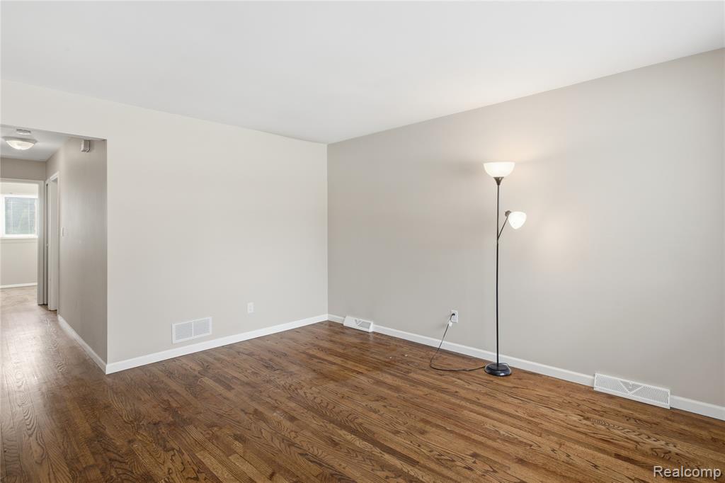 18634 Common Road Roseville, MI 48066 - Photo 7 of 18 Gallery Image 7