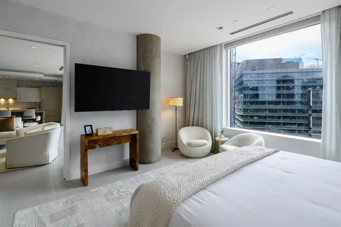 $1,200,000 | 2408 Victory Park Lane, Unit 1039, Dallas, TX 75219