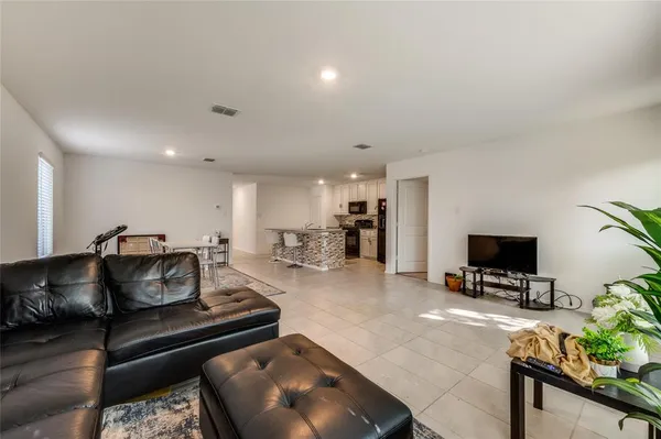$2,150 | 1416 Clairborne Court, Little Elm, TX 75068