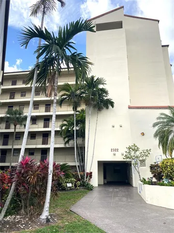 $1,950 | 2322 South Cypress Bend Drive, Unit 711, Pompano Beach, FL 33069