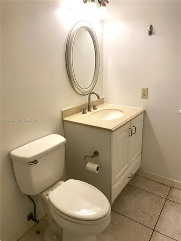 $1,950 | 2322 South Cypress Bend Drive, Unit 711, Pompano Beach, FL 33069