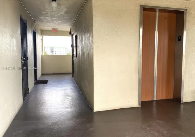 $1,950 | 2322 South Cypress Bend Drive, Unit 711, Pompano Beach, FL 33069