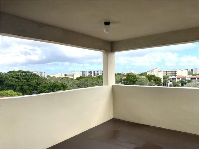 $1,950 | 2322 South Cypress Bend Drive, Unit 711, Pompano Beach, FL 33069