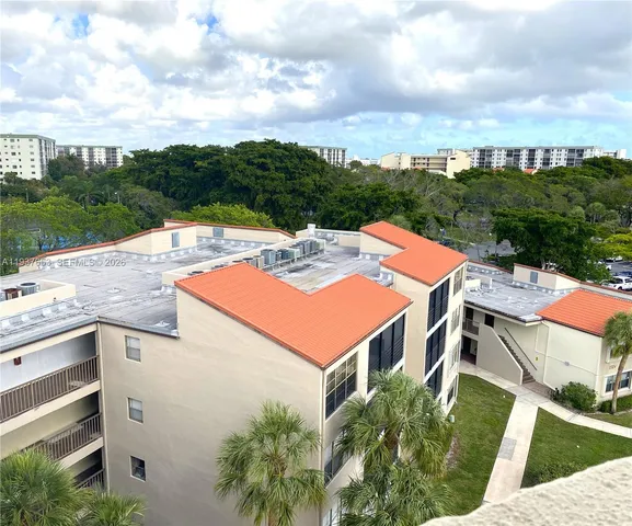 $1,950 | 2322 South Cypress Bend Drive, Unit 711, Pompano Beach, FL 33069