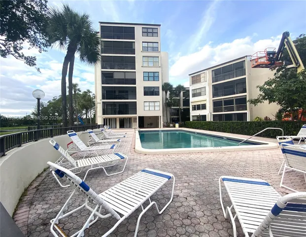 $1,950 | 2322 South Cypress Bend Drive, Unit 711, Pompano Beach, FL 33069