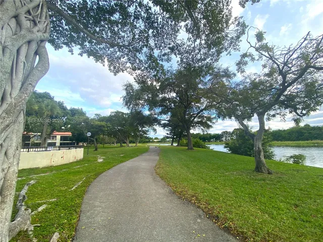 $1,950 | 2322 South Cypress Bend Drive, Unit 711, Pompano Beach, FL 33069