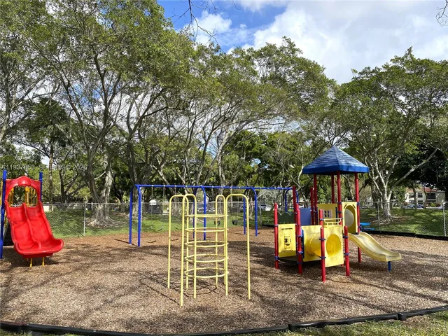 $1,950 | 2322 South Cypress Bend Drive, Unit 711, Pompano Beach, FL 33069