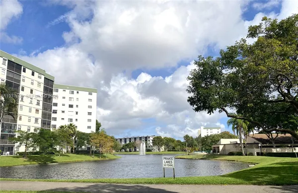 $1,825 | 2322 South Cypress Bend Drive, Unit 711, Pompano Beach, FL 33069