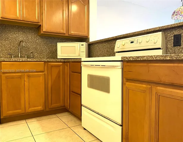 $1,950 | 2322 South Cypress Bend Drive, Unit 711, Pompano Beach, FL 33069