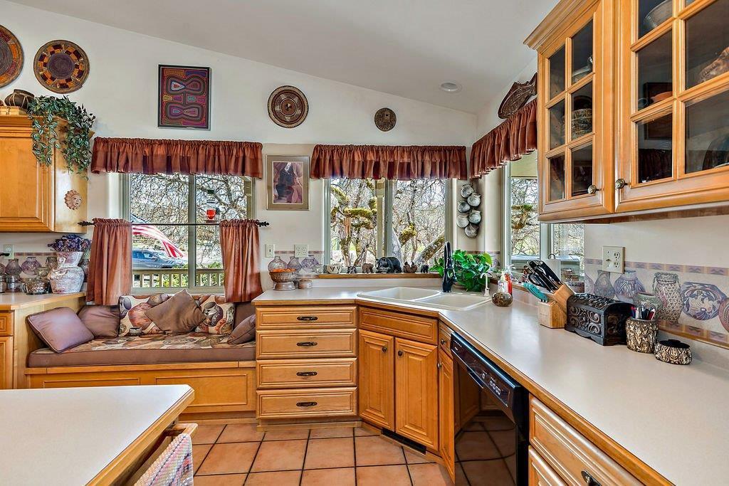 11691 Agate Road Eagle Point, OR 97524 - Photo 8 of 39 8