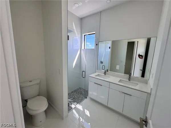 $2,300 | 4002 Northwest 38th Street, Cape Coral, FL 33993